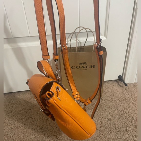 Coach purse that can also be a miniature backpack - Picture 7 of 11